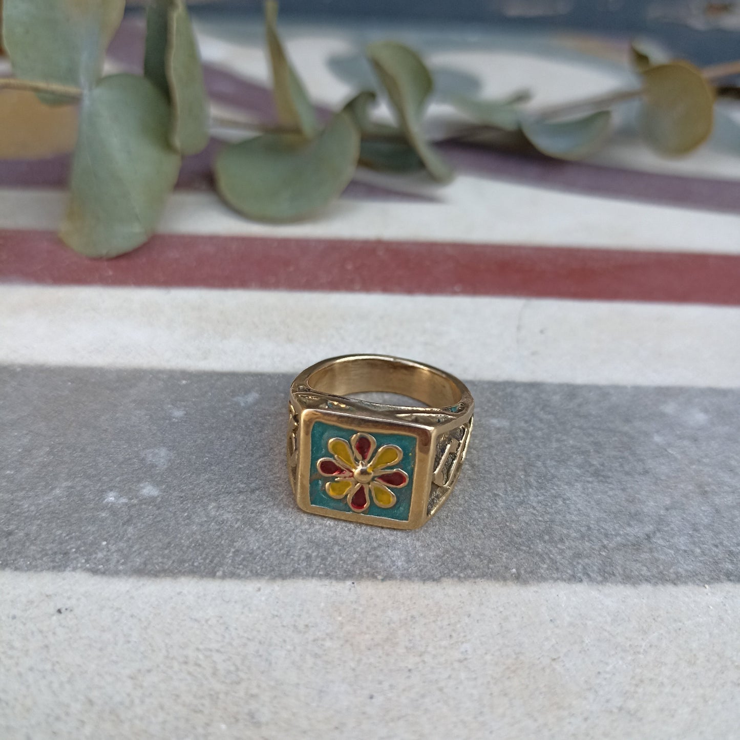 Anello CEMENTINA VERDE con PETALI BORDEAUX ed OCRA