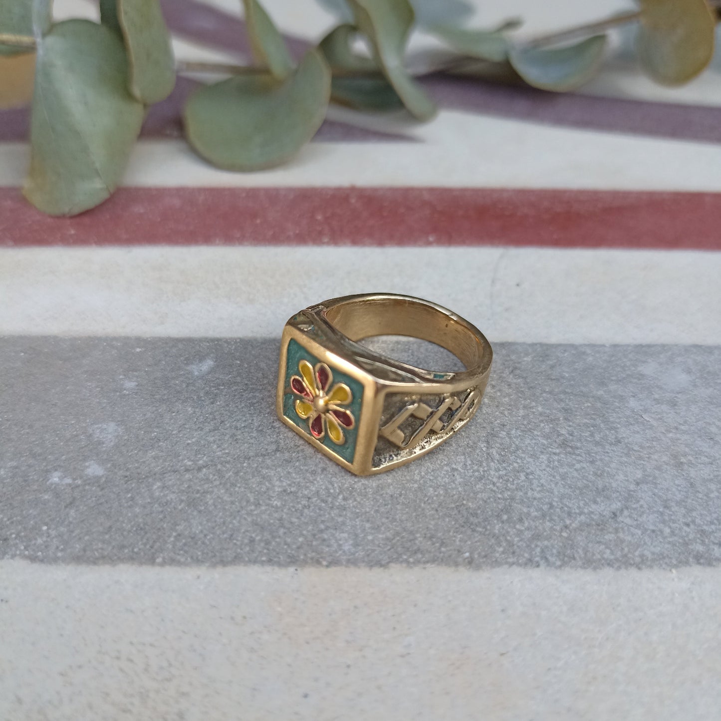 Anello CEMENTINA VERDE con PETALI BORDEAUX ed OCRA