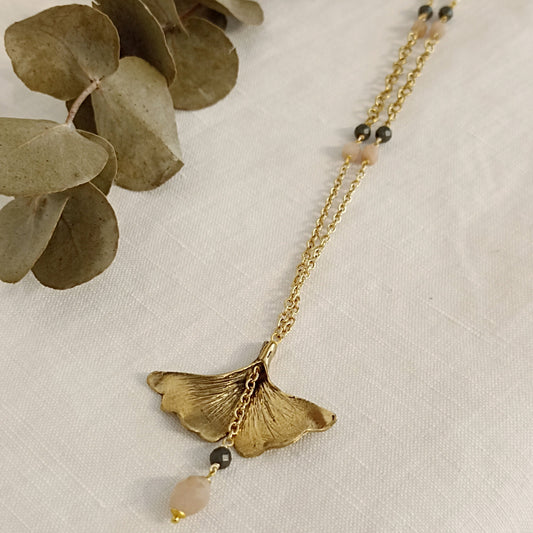 Collana FOGLIA di GINKGO con QUARZI ROSA e PICCOLE PERLE