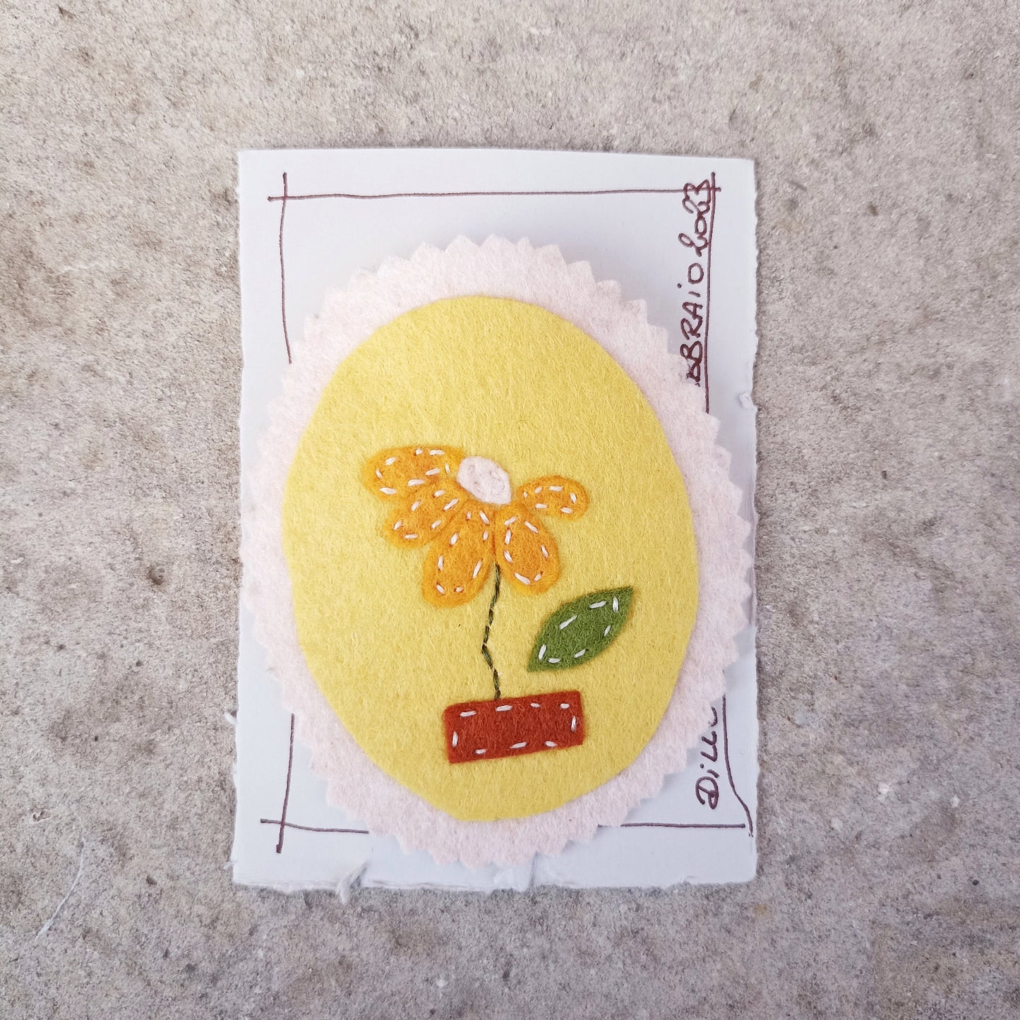 Spilla FIORE M'AMA NON M'AMA GIALLO