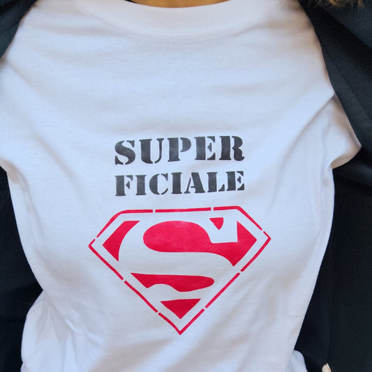 T-SHIRT SUPERFICIALE